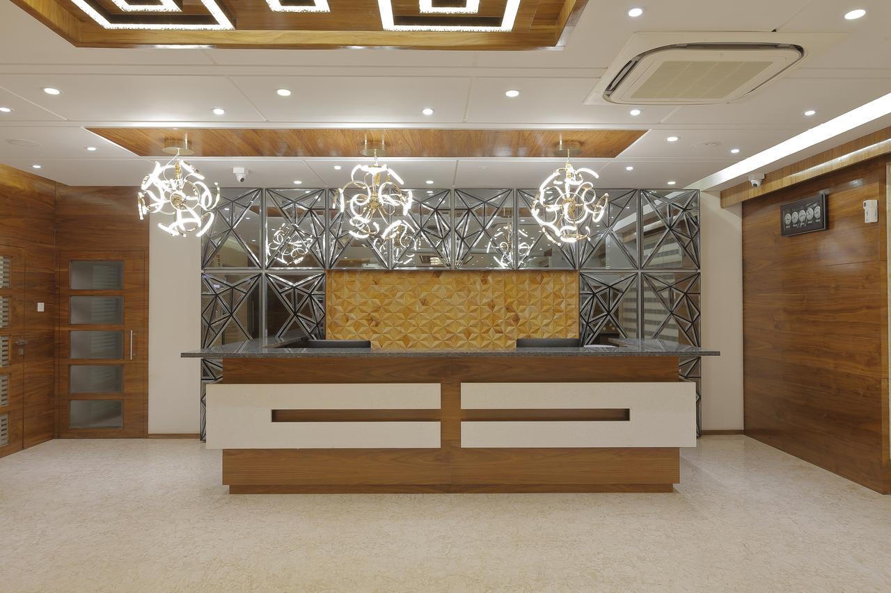 Hotel Silver Heights Ahmedabad Exterior foto