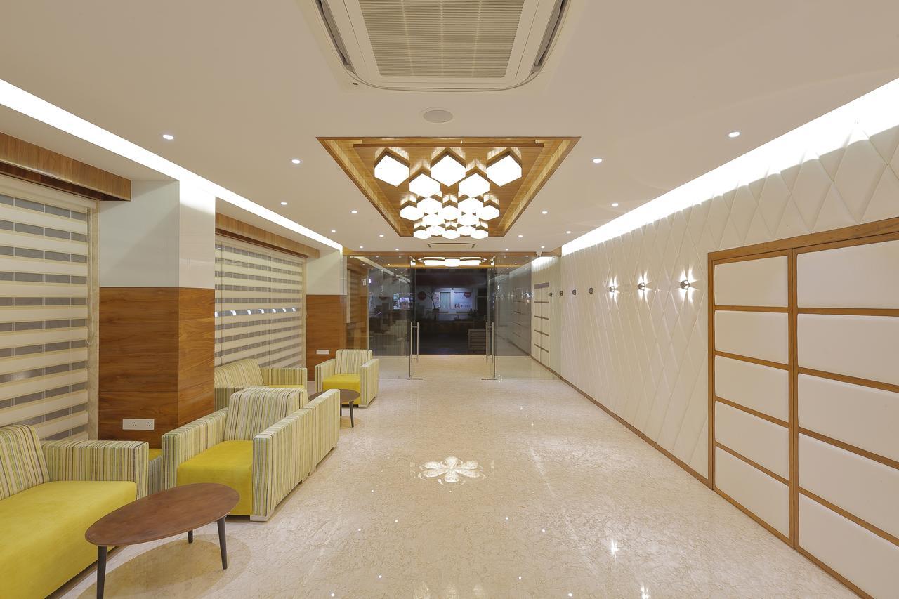 Hotel Silver Heights Ahmedabad Exterior foto