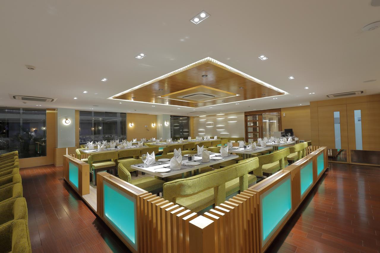 Hotel Silver Heights Ahmedabad Exterior foto