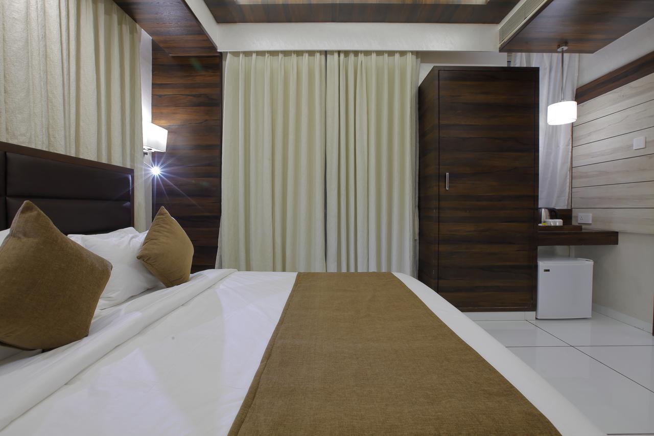 Hotel Silver Heights Ahmedabad Exterior foto