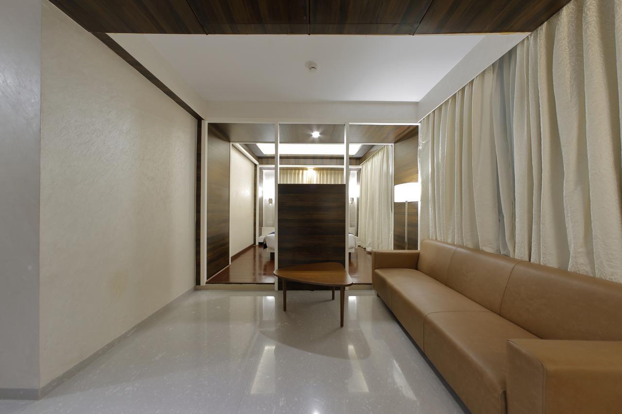 Hotel Silver Heights Ahmedabad Exterior foto