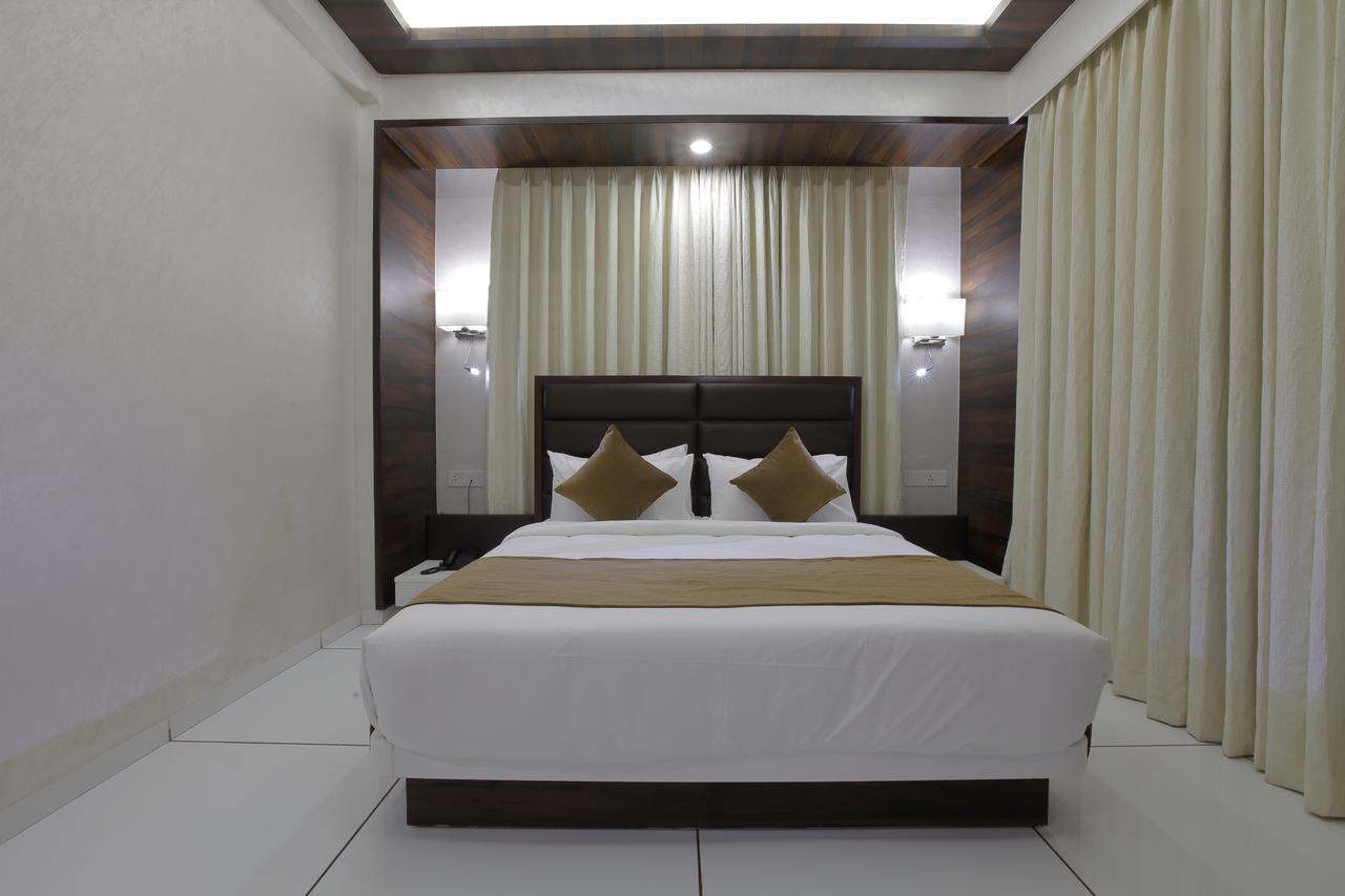 Hotel Silver Heights Ahmedabad Exterior foto