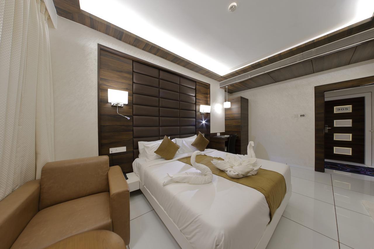 Hotel Silver Heights Ahmedabad Exterior foto