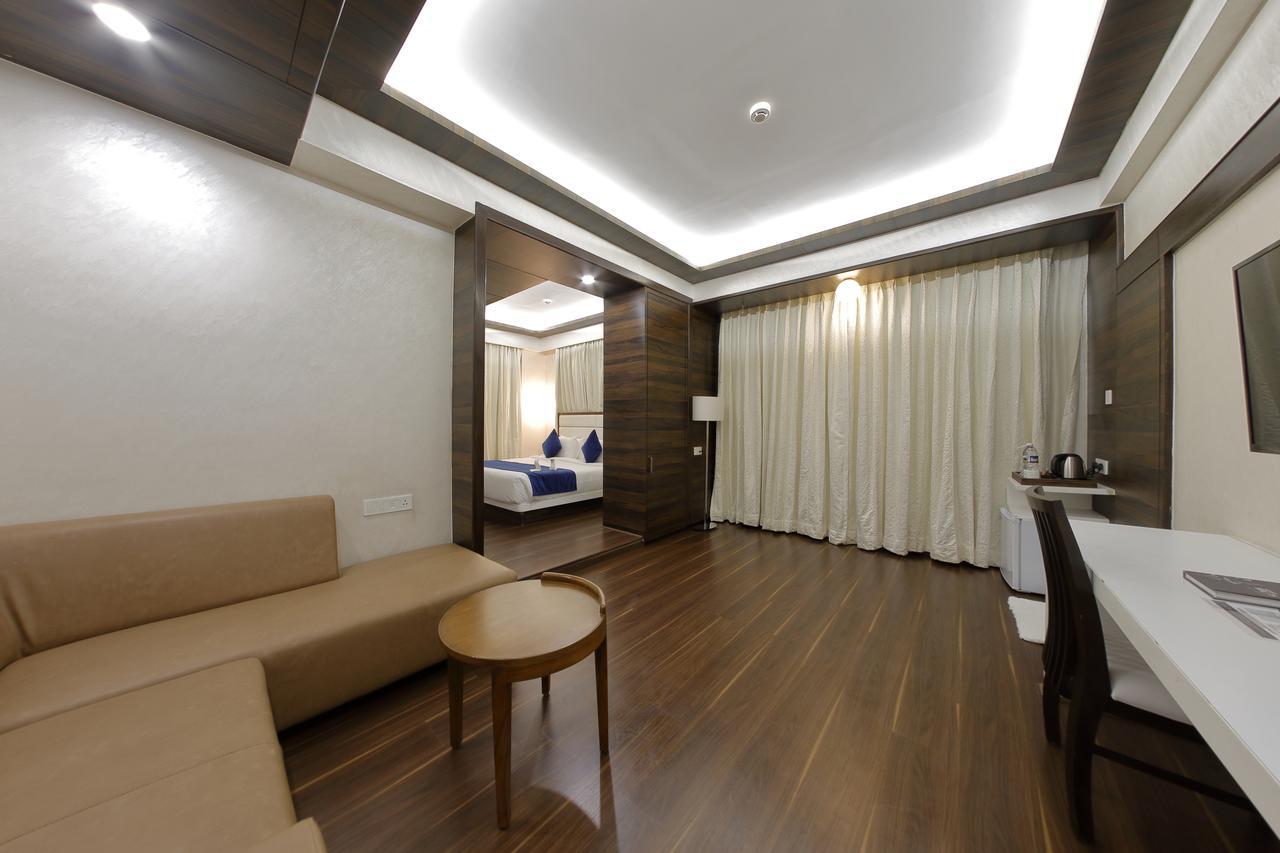Hotel Silver Heights Ahmedabad Exterior foto